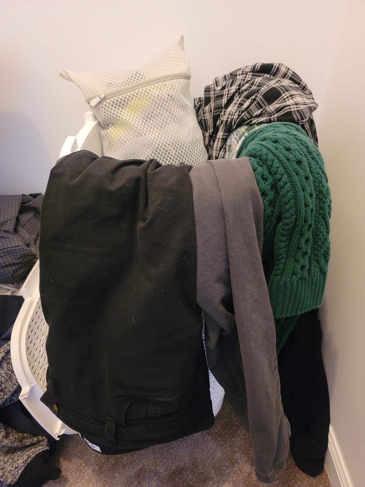 photo of the same hamper as above but from floor level and without text explanations